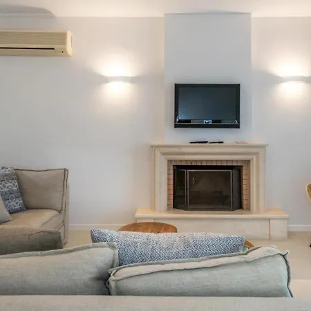 Daphne Villa